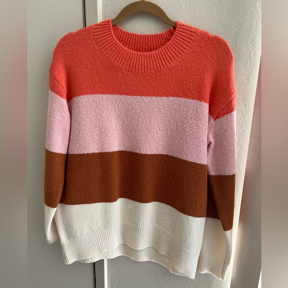 Old Navy women sweater, Size Medium, New with tags.